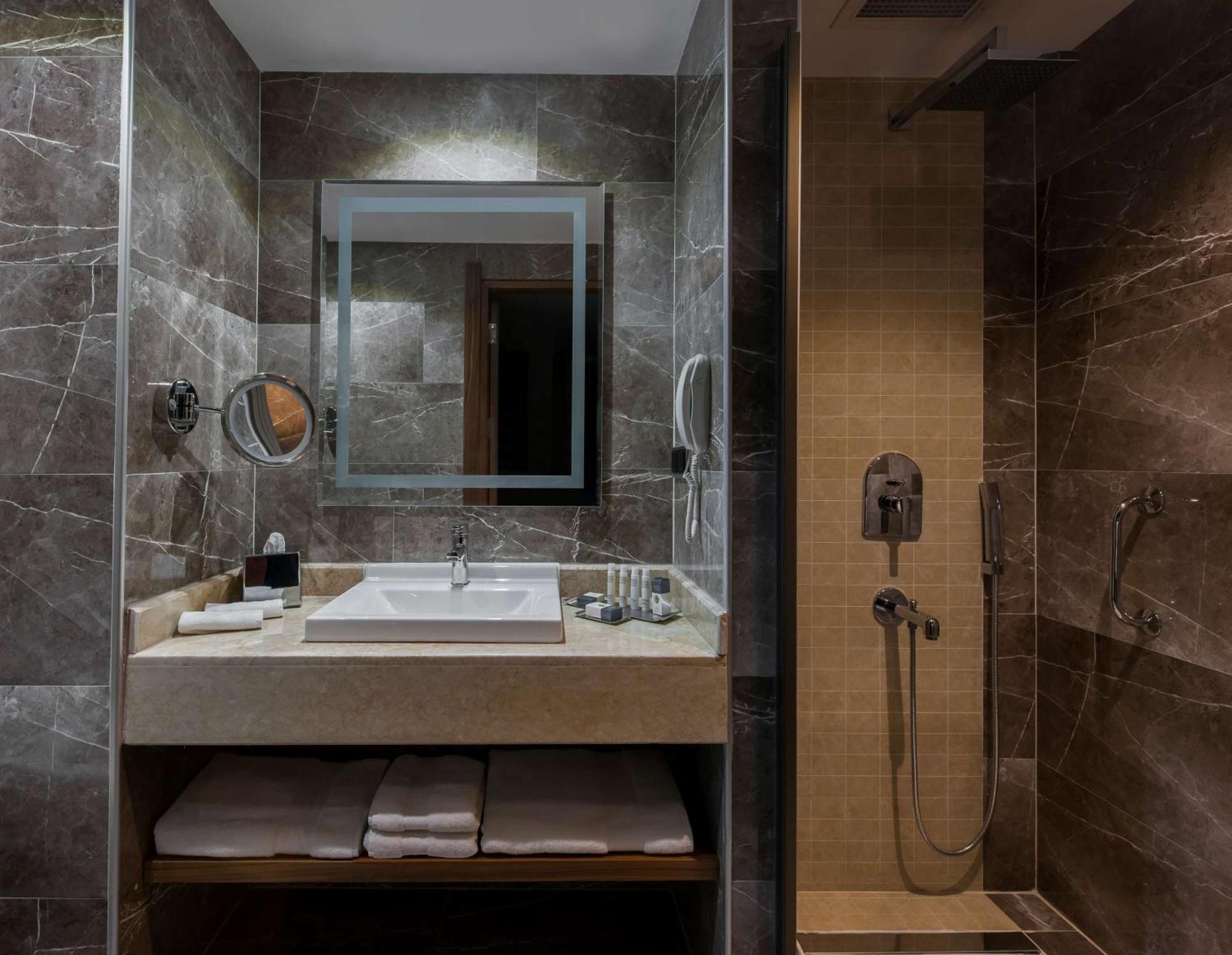 Hotel Doubletree By Hilton Elazig Exterior foto